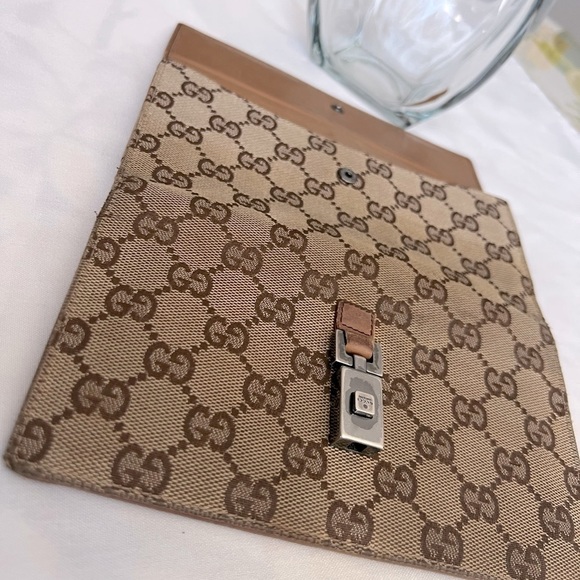 Authentic Gucci Wallet - Picture 15 of 17